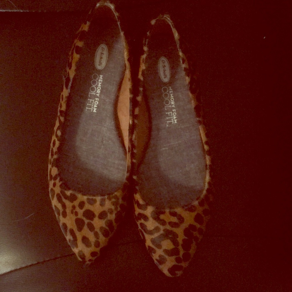 Pointed leopard flats
